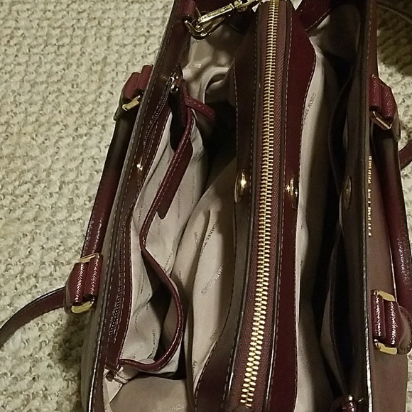 Michael Kors Crossbody - Picture 6 of 8